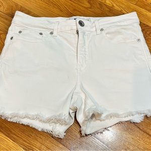 Vineyard vines white denim shorts size 28